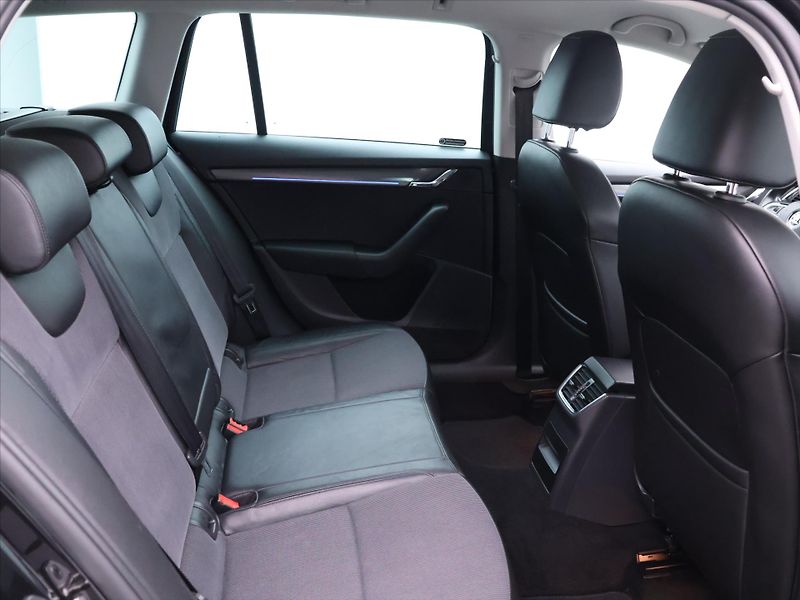 Škoda Octavia 2,0 TDI 110kW Style Plus LED - fotka 12 z 25