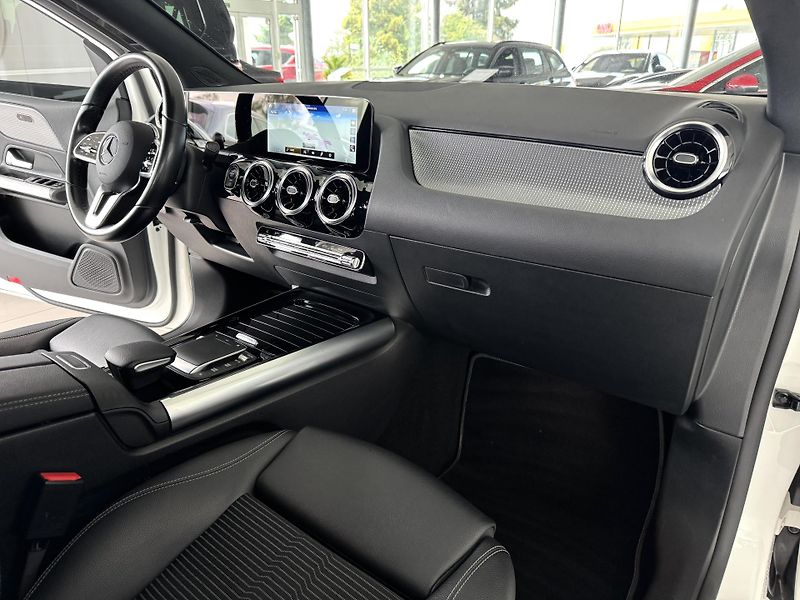 Mercedes-Benz Třídy B 220d 140kW*AT8*LED*Kůže*DPH - fotka 13 z 36