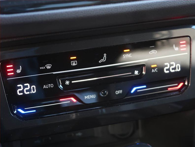 Volkswagen Tiguan (2022) R-Line 1.4 TSI eHybrid - fotka 23 z 27