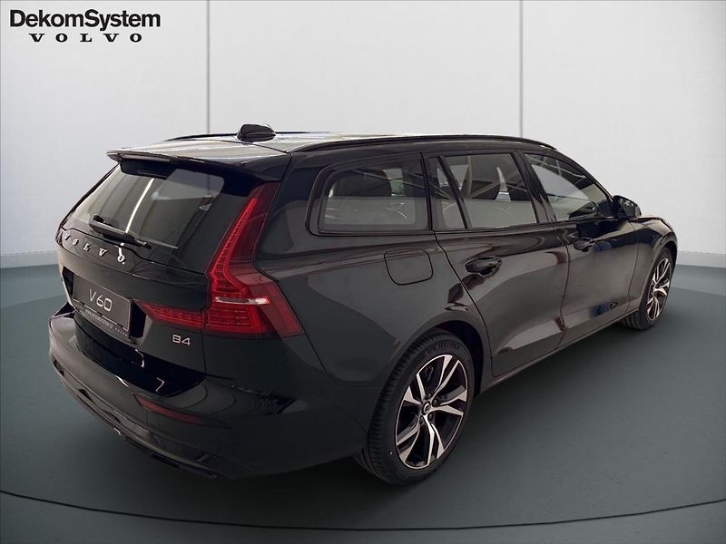 Volvo V60 (2026) 2,0 B4 Plus Dark  0282 - fotka 3 z 15