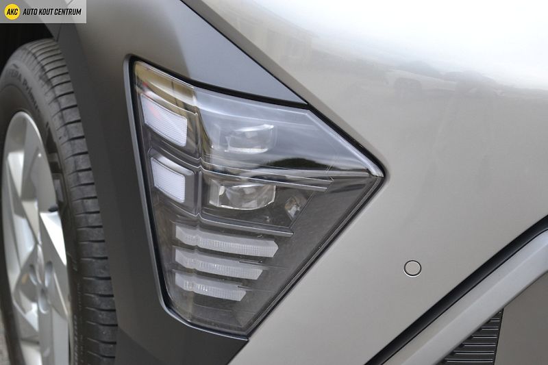 Hyundai Kona 1.0T-GDI DCT STYLE ECO TT - fotka 8 z 54