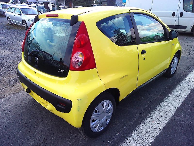 Peugeot 107 1.0i, 50 kW, nová STK - fotka 5 z 16