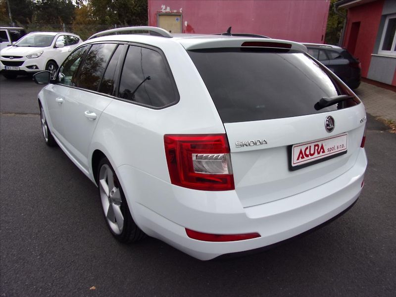 Škoda Octavia 2,0 TDI Style 110kW  Combi - fotka 5 z 26
