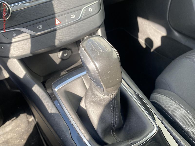 Peugeot 308 (2016) 1.2PT, Style, navi - fotka 16 z 19