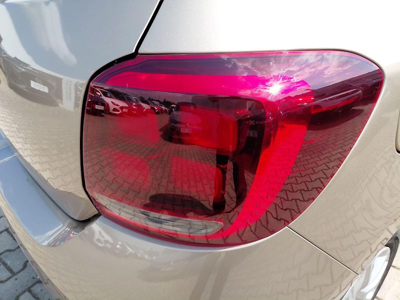 Dacia Sandero 1,0 SCe 54 kW Arctica - fotka 12 z 23