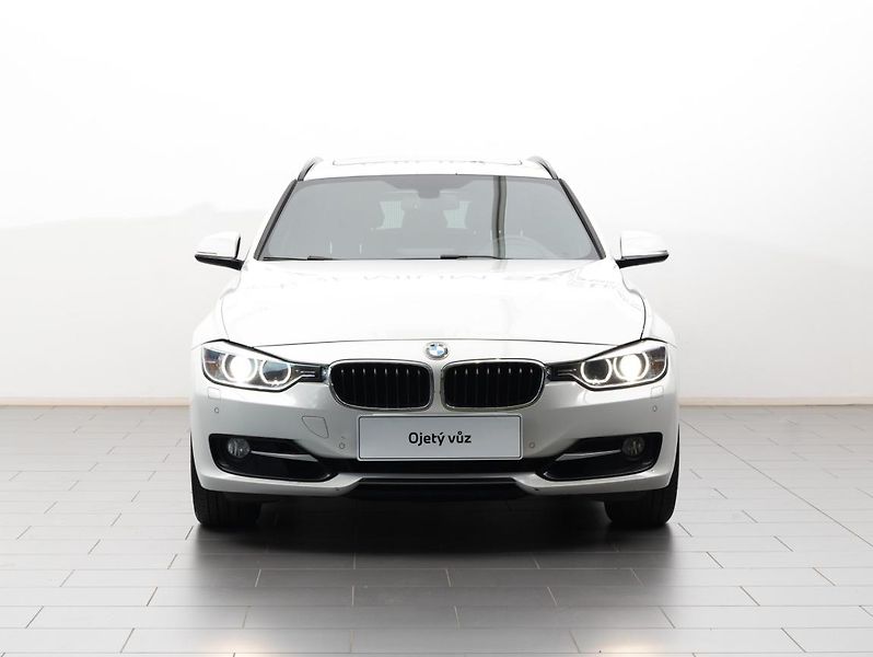 BMW Řada 3 330d xDrive Touring - fotka 2 z 22