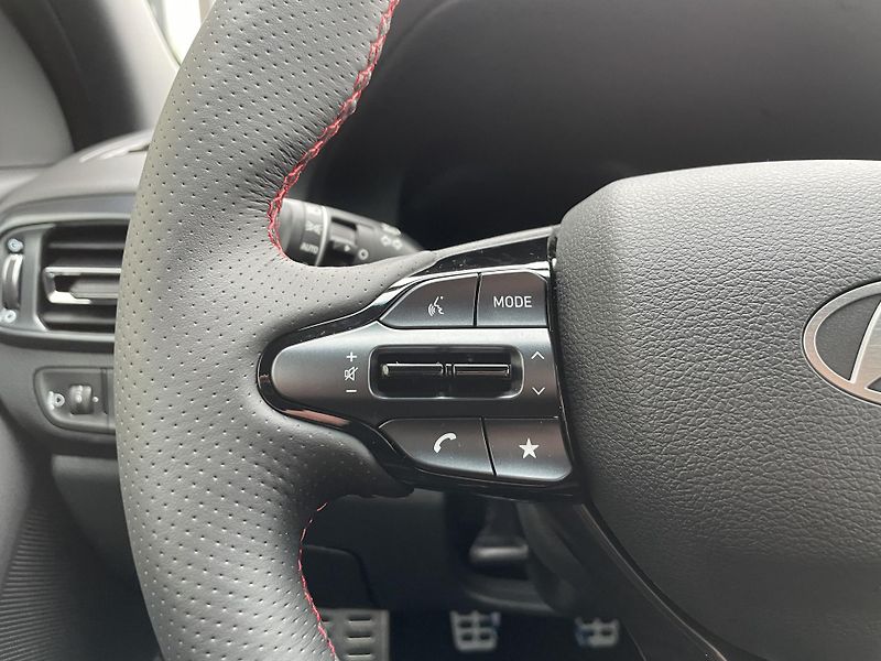 Hyundai i30 1,5T-GDI MHEV 103kW N-line MAN - fotka 17 z 32