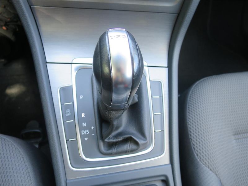 Volkswagen Golf 1,4  TSI - fotka 15 z 24