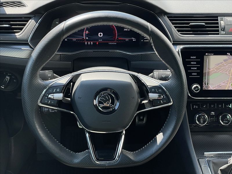 Škoda Superb 2,0 TDI Combi Sportline DCC - fotka 8 z 24
