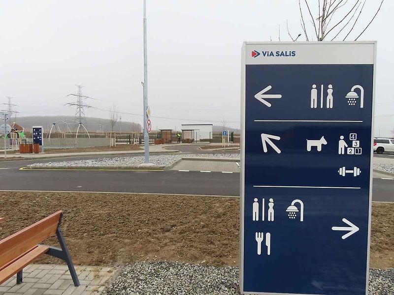 Dvě protilehlé odpočívky mezi sjezdy na Mirotice a Lety patří mezi nejmodernější a největší. Čerpačky jsou prý i technologicky nejvyspělejší v Čechách.