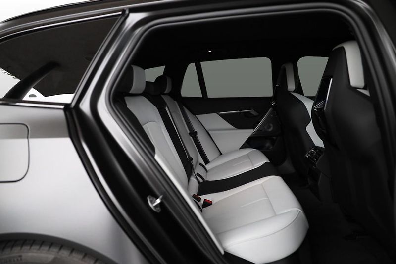 BMW M5 Touring - fotka 6 z 34
