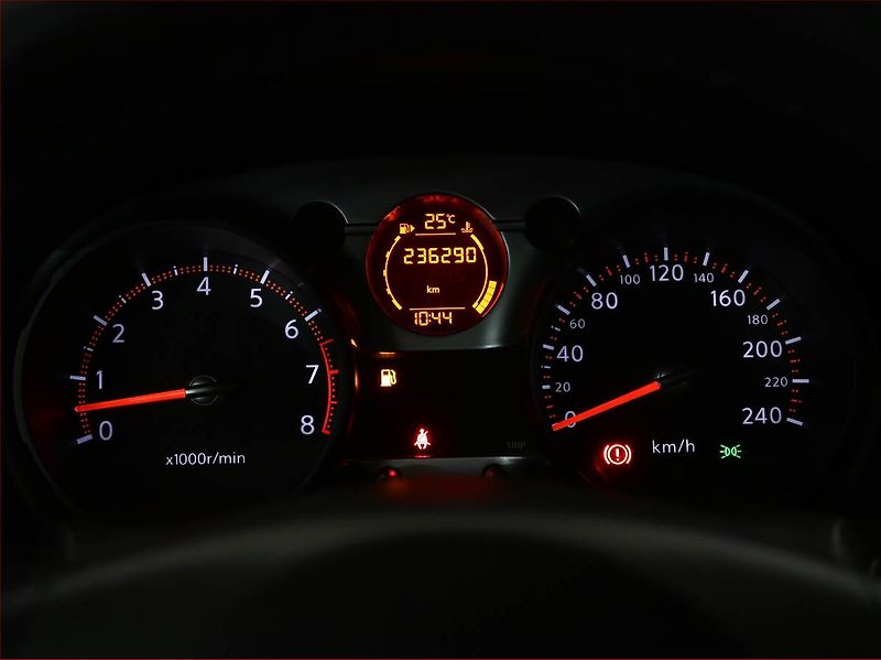 Nissan Qashqai (2009) 1.6 - fotka 11 z 14