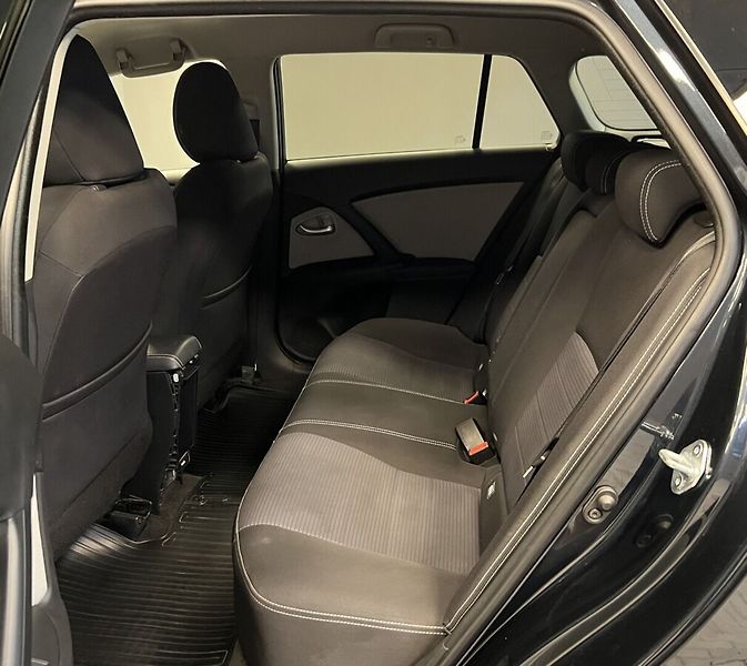 Toyota Avensis 2.0 D-4D ACTIVE TREND - fotka 10 z 16