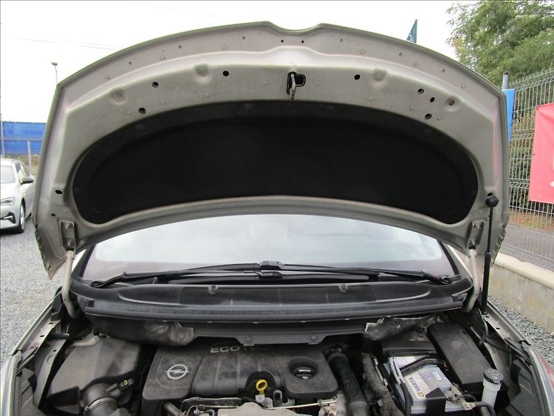 Opel Zafira Tourer 1.6CDTi aut. Klima, pan - fotka 42 z 42