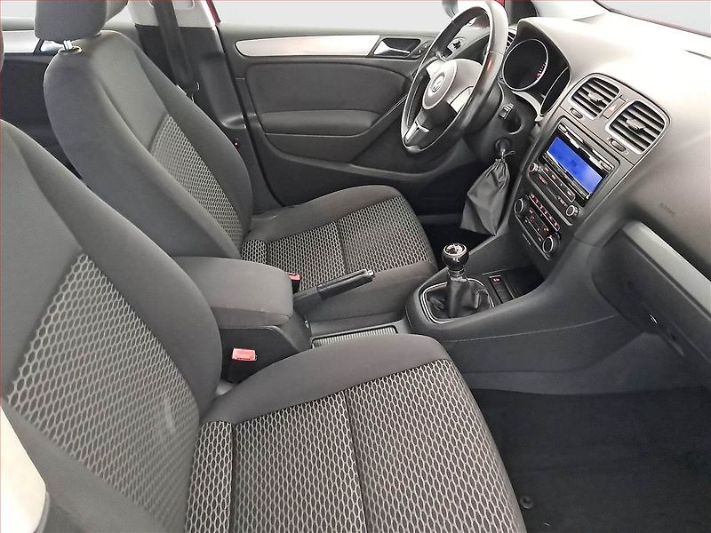 Volkswagen Golf (2011) 1.2 TSI, po STK, zamluveno - fotka 9 z 15