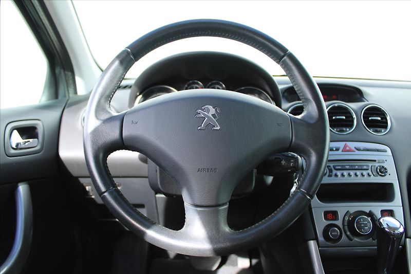 Peugeot 308 1.6VTi 88kW AUTOMAT 94000KM ČR - fotka 13 z 19