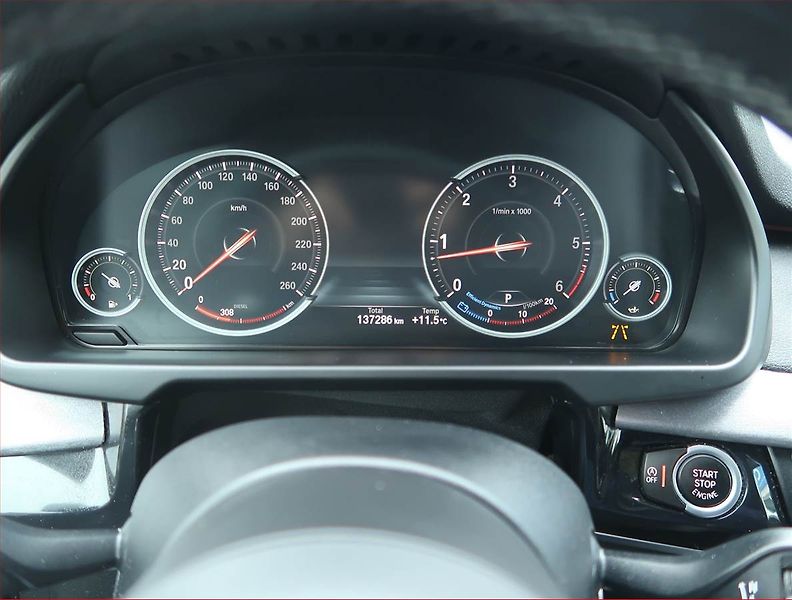BMW X5 (2017) M Paket xDrive30d - fotka 11 z 17