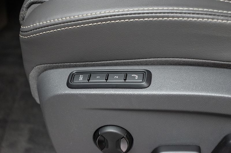 Volkswagen Multivan 1.4 TSI LONG*TAŽNÉ*ZÁRUKA*ČR 1 - fotka 23 z 50