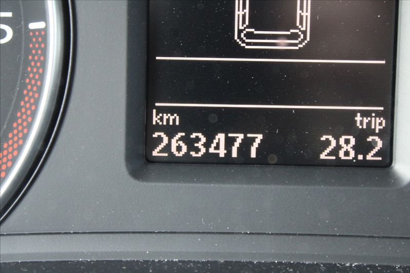Volkswagen Sharan 2,0 TDI  AUTOMAT,7 MÍST - fotka 9 z 26