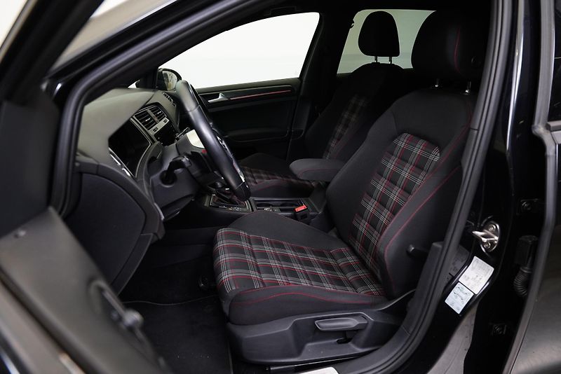 Volkswagen Golf - fotka 5 z 6