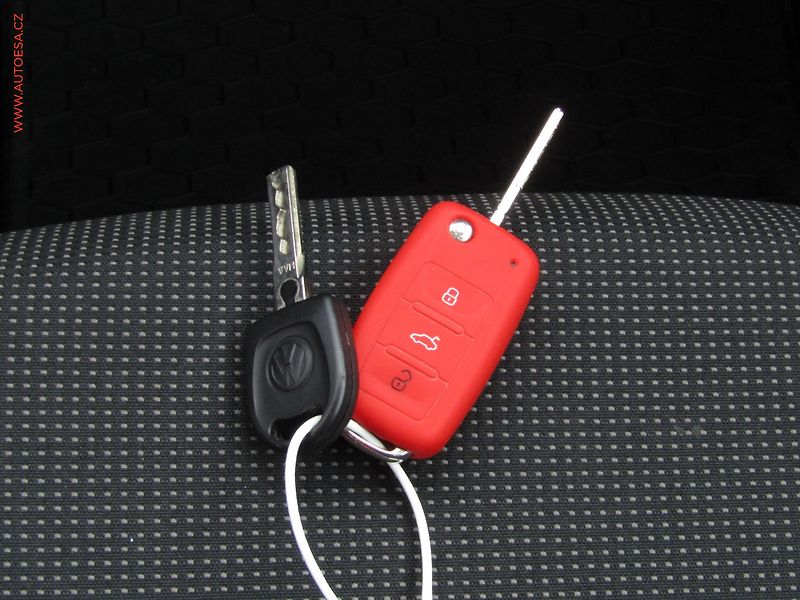 Volkswagen up! (2012) 1.0 i, AC - fotka 15 z 16