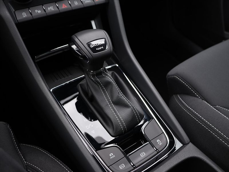 Škoda Karoq 2,0 TDI 4x4 DSG Sportline DPH - fotka 26 z 34