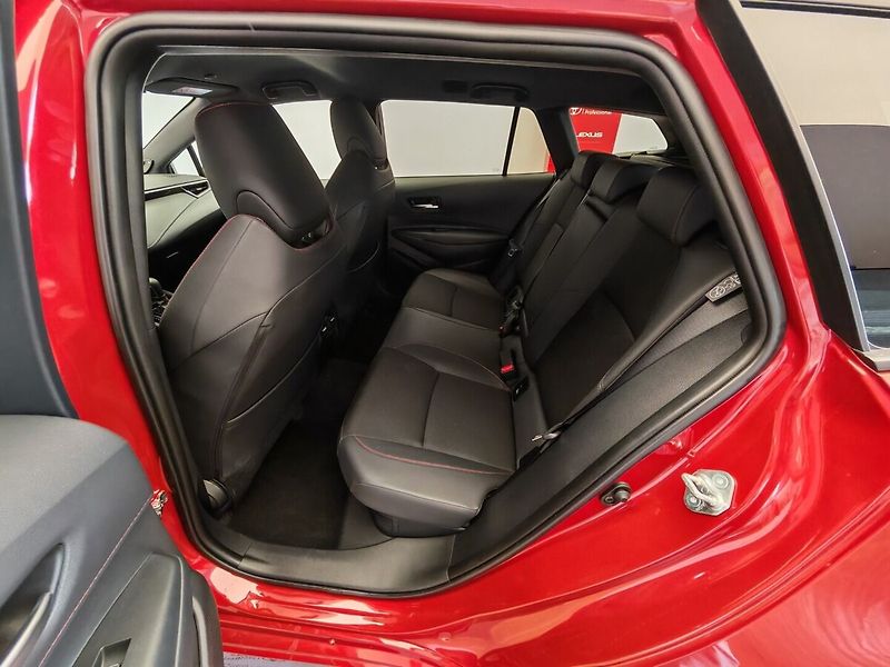 Toyota Corolla Touring sports, 1.8 Hybrid GR - fotka 20 z 36