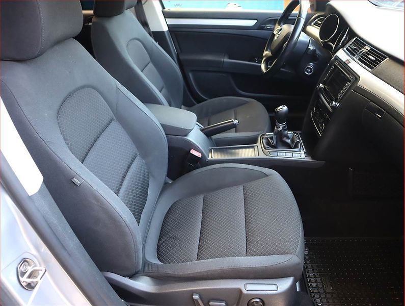 Škoda Superb (2014) 2.0 TDI, Navi, Xenony - fotka 9 z 20