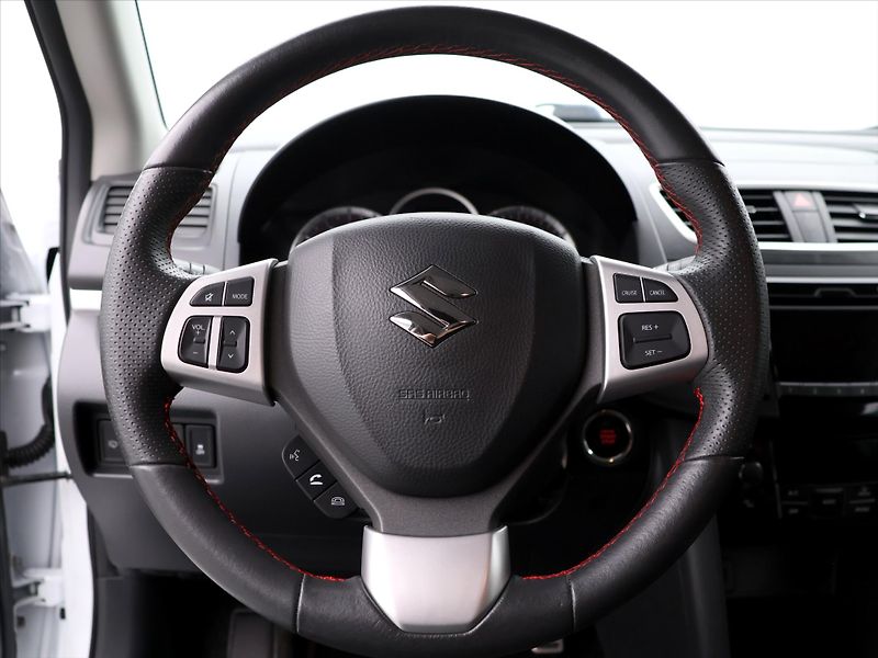 Suzuki Swift 1,6 VVT 100kW Sport Aut.klima - fotka 17 z 35