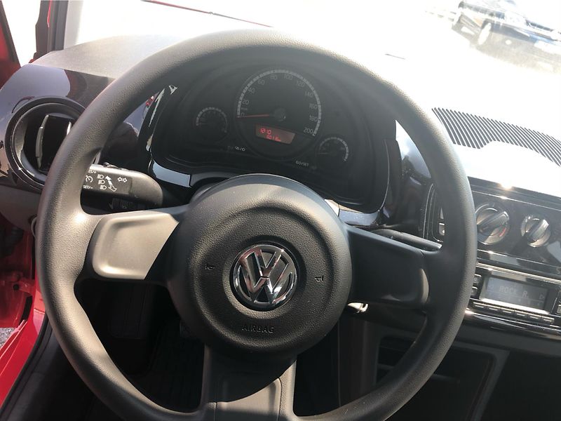 Volkswagen up! 1,0 44kW BMT Move - fotka 17 z 26