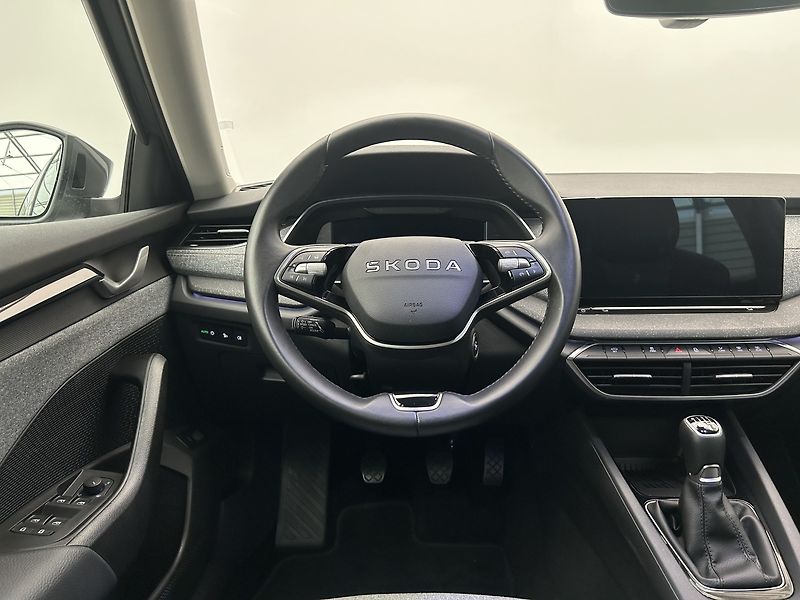 Škoda Octavia 1.5 TSI Top selection - fotka 5 z 32
