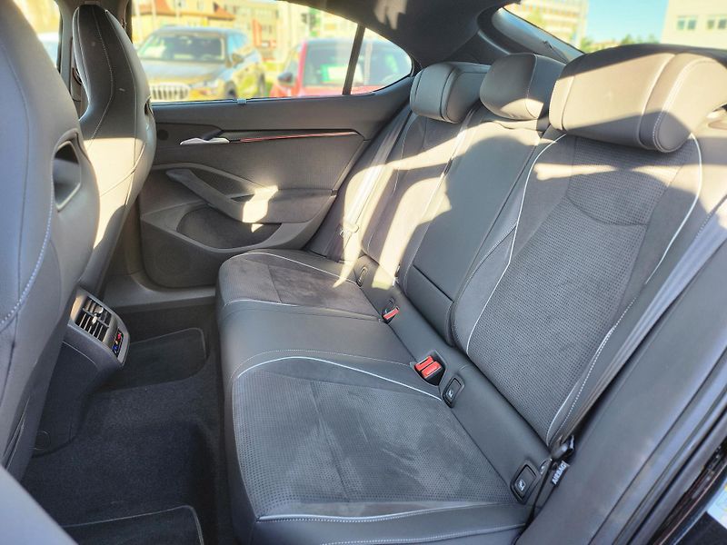Škoda Superb Sportline 2.0 TDI 142kw DSG 4x - fotka 24 z 29