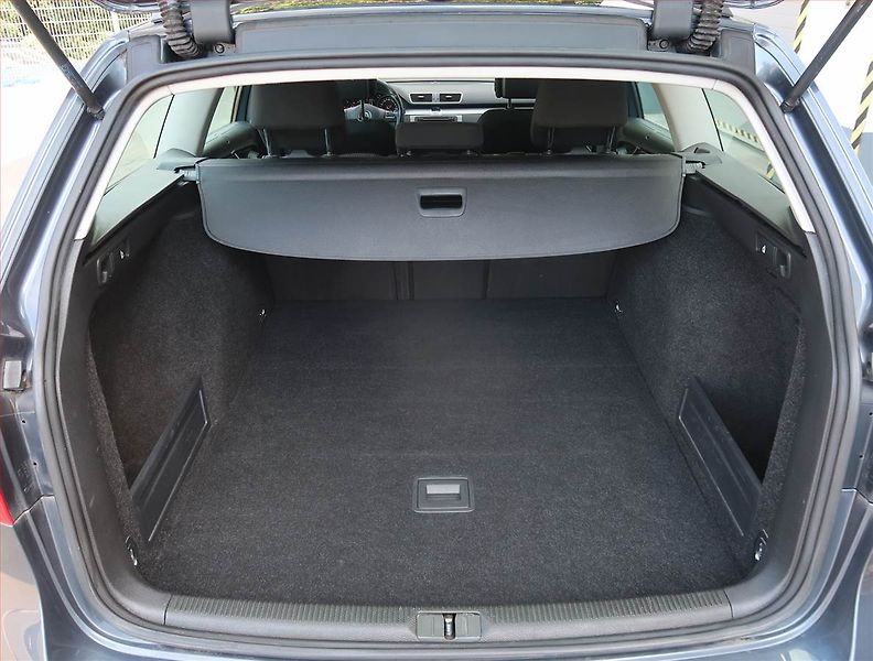 Volkswagen Passat (2012) 1.6 TDI, Park. senzory - fotka 13 z 18
