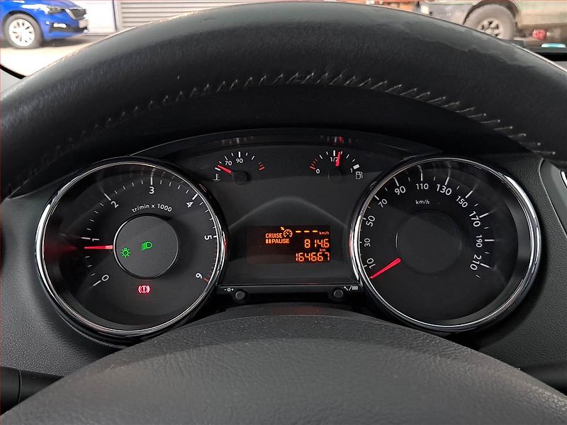 Peugeot 5008 (2013) 1.6 HDi, nová STK, rezervace - fotka 11 z 15