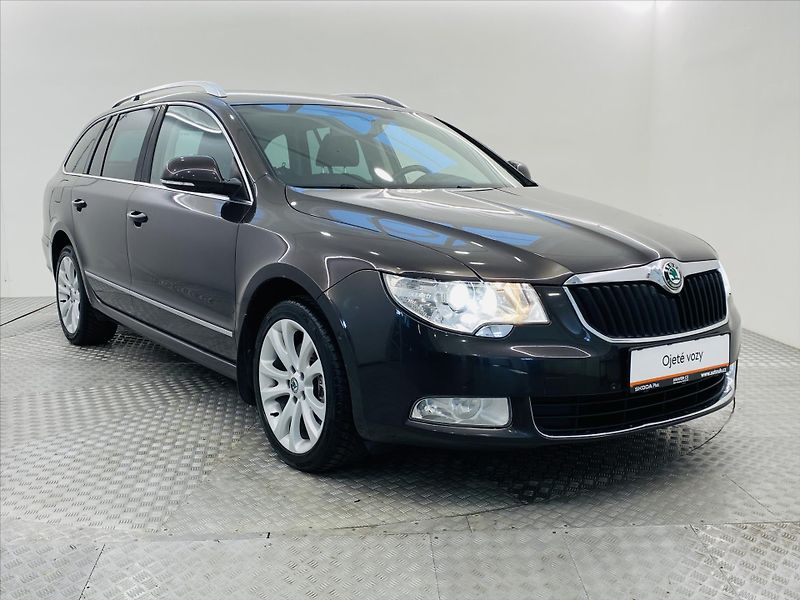 Škoda Superb 2,0 TDI DSG 103kW Bi-Xenon Ele - fotka 25 z 26