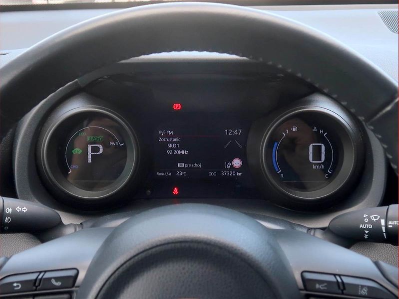 Toyota Yaris (2021) 1.5 VVT-i Hybrid, Automat - fotka 11 z 18