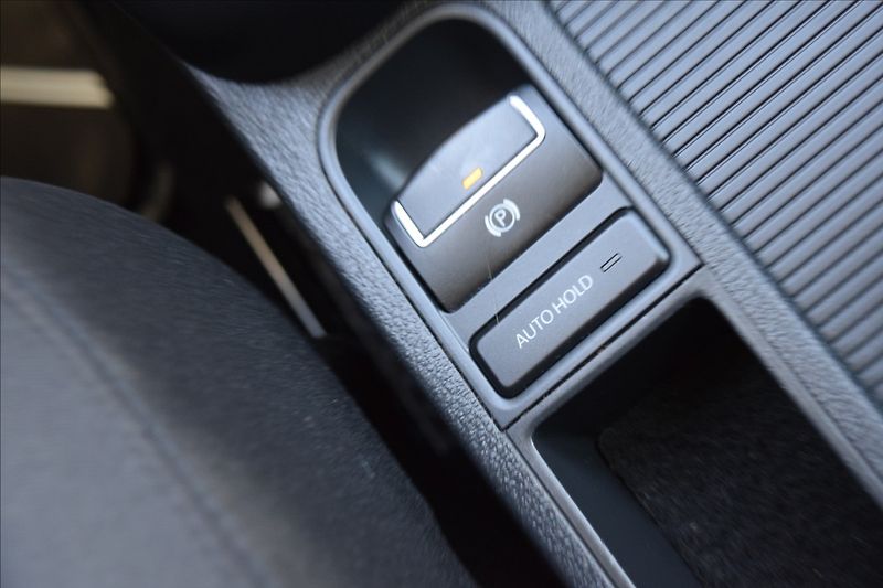 Volkswagen Tiguan 2,0 TDI 81KW ALU NÍZKÝ NÁJEZD - fotka 38 z 47
