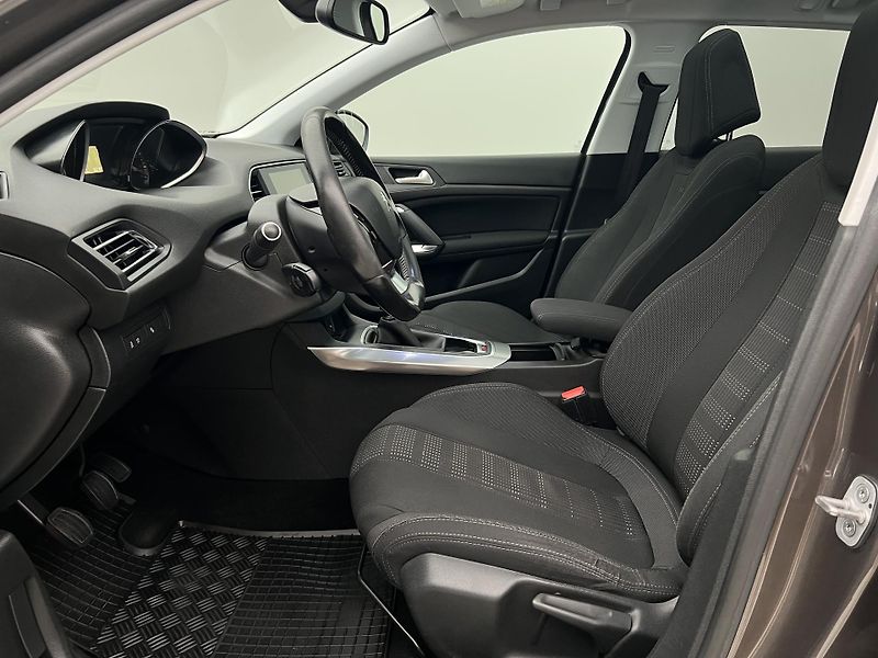 Peugeot 308 1.2 PURETECH ACTIVE 1. maj. - fotka 2 z 39