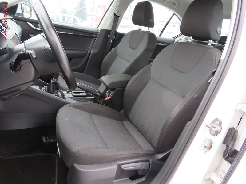Škoda Octavia (2017) 1.0 TSi, ČR, Style, xenon - fotka 9 z 33