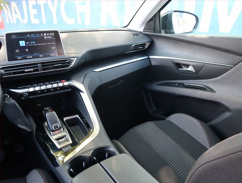 Peugeot 5008 (2020) PureTech 130, Automat, 7 míst - fotka 8 z 21