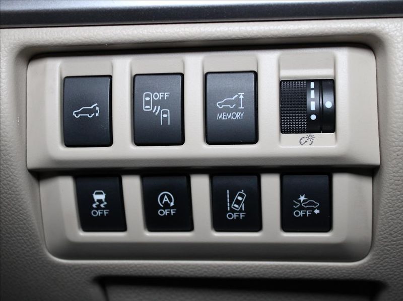 Subaru Outback 2,5 i 129kW 4WD Exclusice ČR - fotka 18 z 28