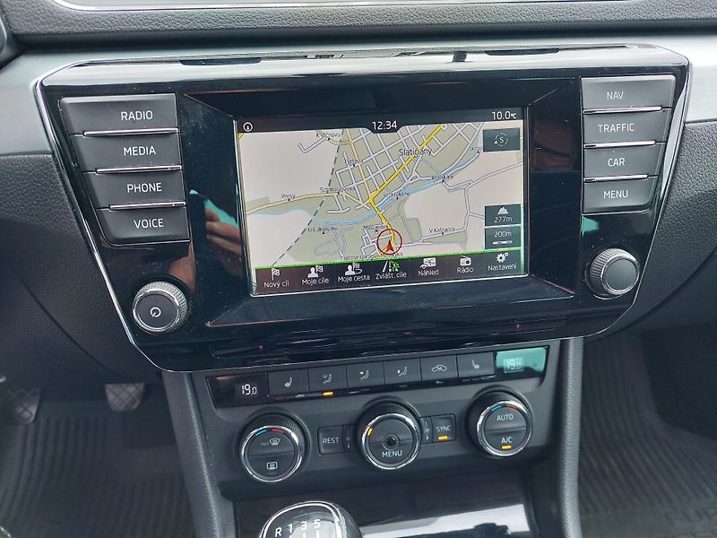 Škoda Superb (2016) III. 2.0TDi Style - fotka 17 z 37