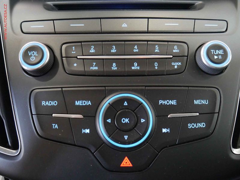 Ford Focus (2016) 1.5 EB, 1.maj,ČR, TZ - fotka 16 z 21