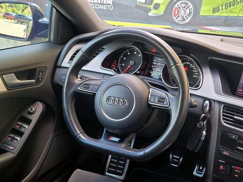 Audi A5 2,0 TFSi S-LINE,SERV.KN.ROZVOD - fotka 34 z 52