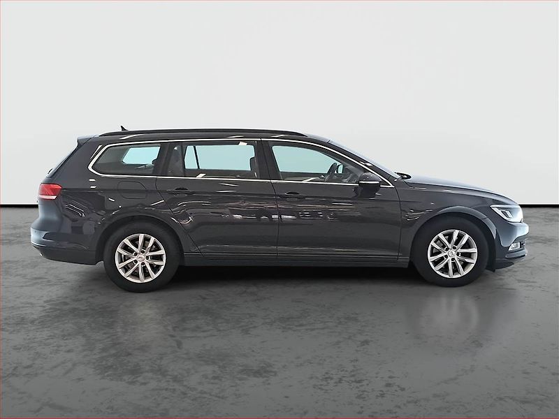 Volkswagen Passat (2015) 2.0 TDI, Automat, Navi - fotka 6 z 17