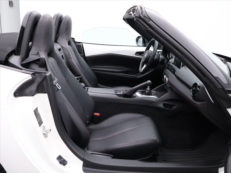 Mazda MX-5 2,0 Skyactiv-G160 118kW Revolu - fotka 18 z 35