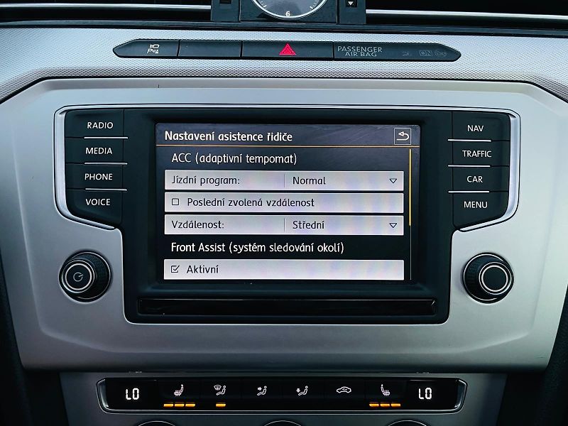 Volkswagen Passat 2.0TDI AUTOMAT KAMERY SERVISKA - fotka 43 z 49