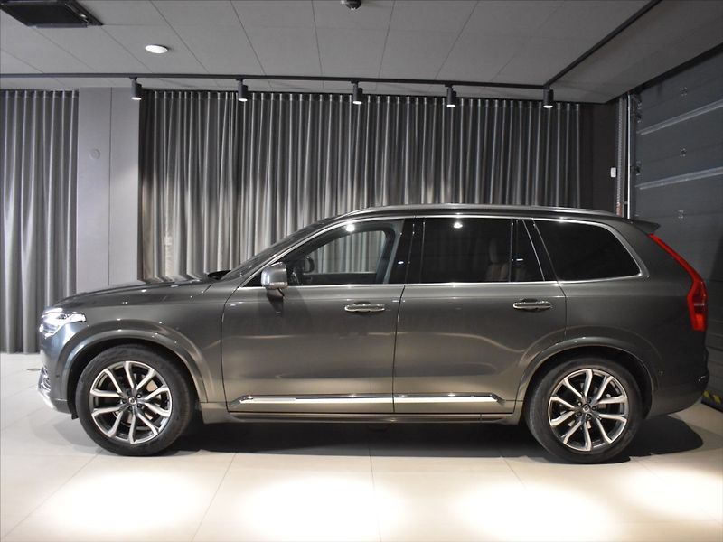 Volvo XC90 2,0 D5 AWD INS, Bowers,vzduch, - fotka 2 z 31