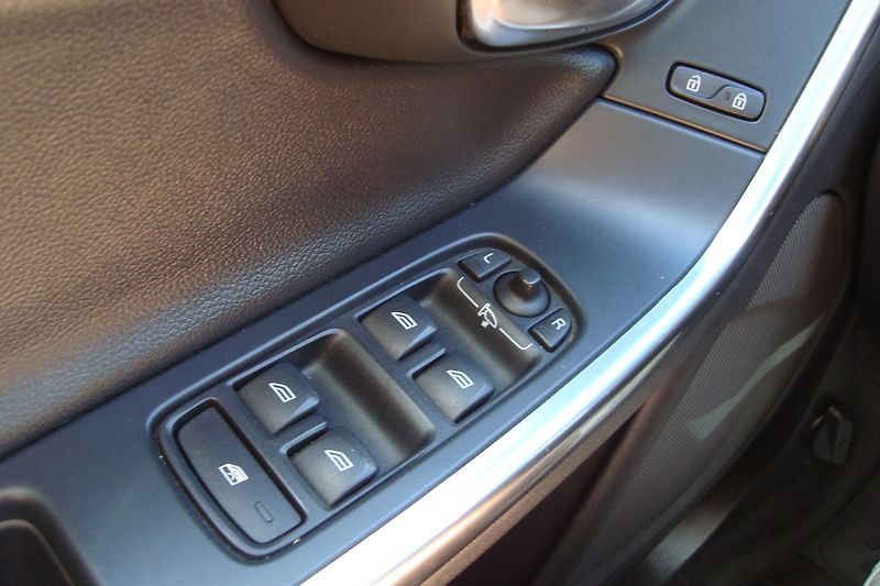 Volvo V60 (2013) PLUG-IN-HYBRID,2.4D6,AWD,158kW - fotka 62 z 78