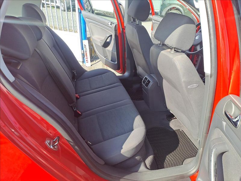 Volkswagen Golf 1,9 TDI 4 MOTION - fotka 7 z 14